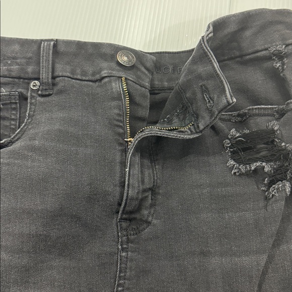 G40. Women’s American Eagle Outfitters Black Distressed Denim Skirt (12) - Picture 4 of 11